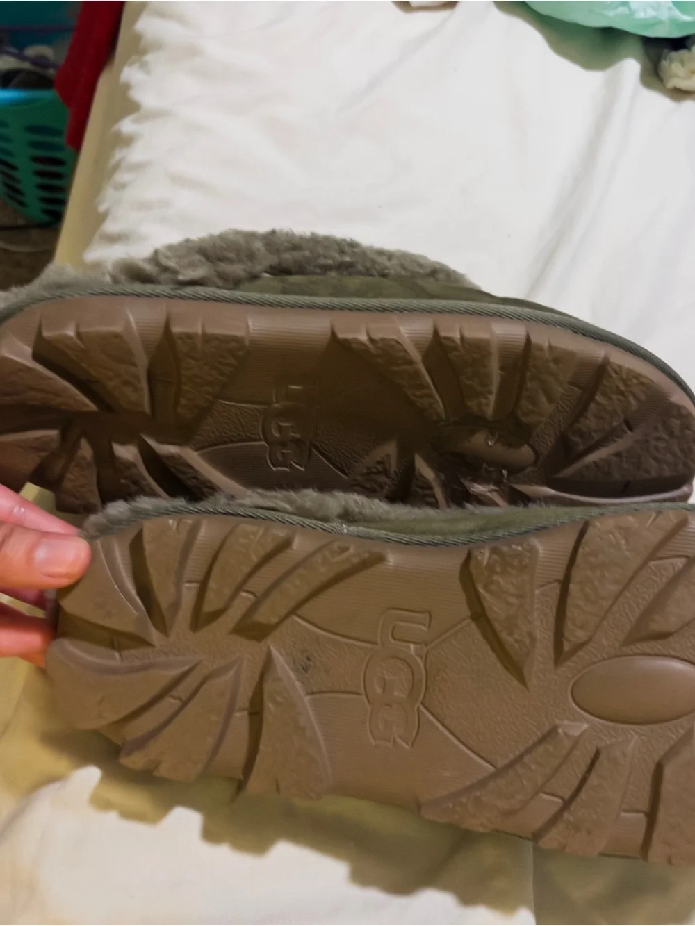 UGG women’s Olive Green Sheepskin Slip-On Clogs great condition preloved - Picture 4 of 5